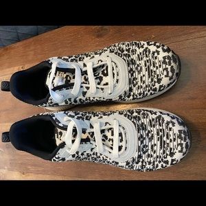 New Skechers Bobs Memory Foam Size 8